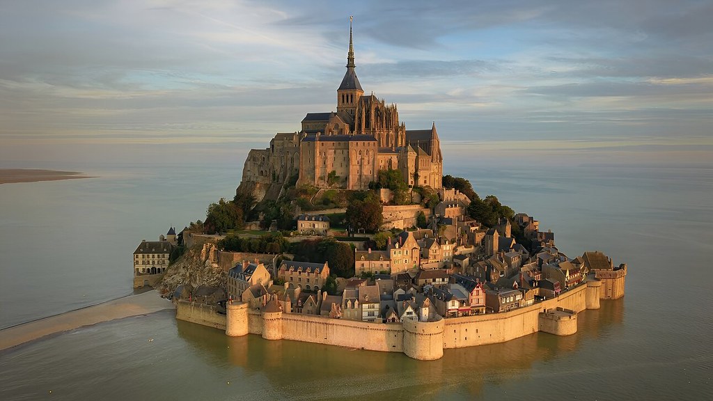 Aerial view of Mont-Saint-Michel. Credit cea +